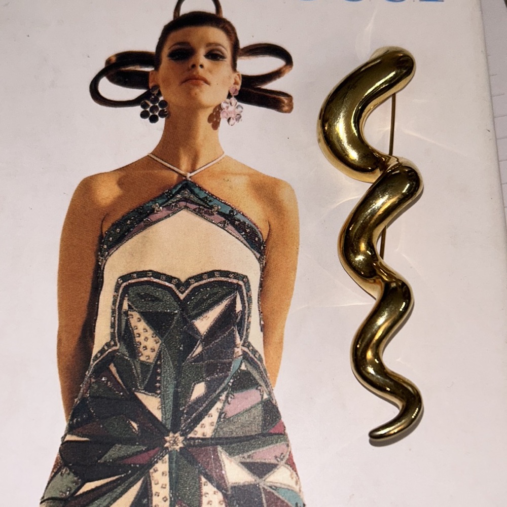 Vintage JJ Jonette Jewelry Gold Tone Fashion‎ Swirl Brooch/Pin